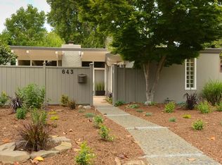 643 Wildwood Ln, Palo Alto, CA 94303
