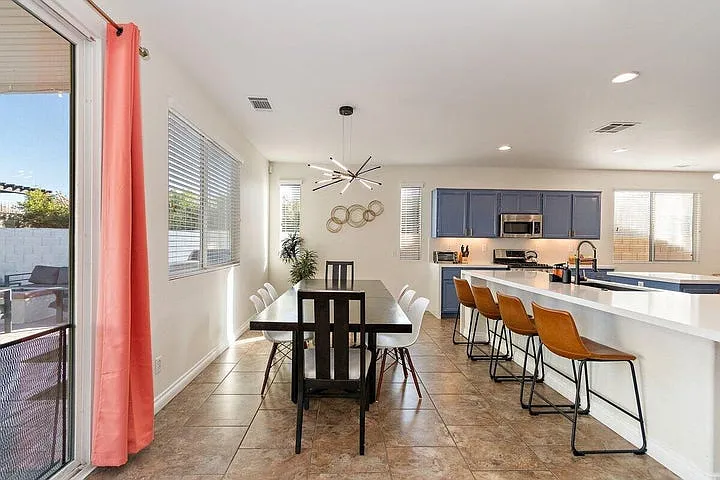 5 bed, 2502 sqft, $7,500 — Photo 3