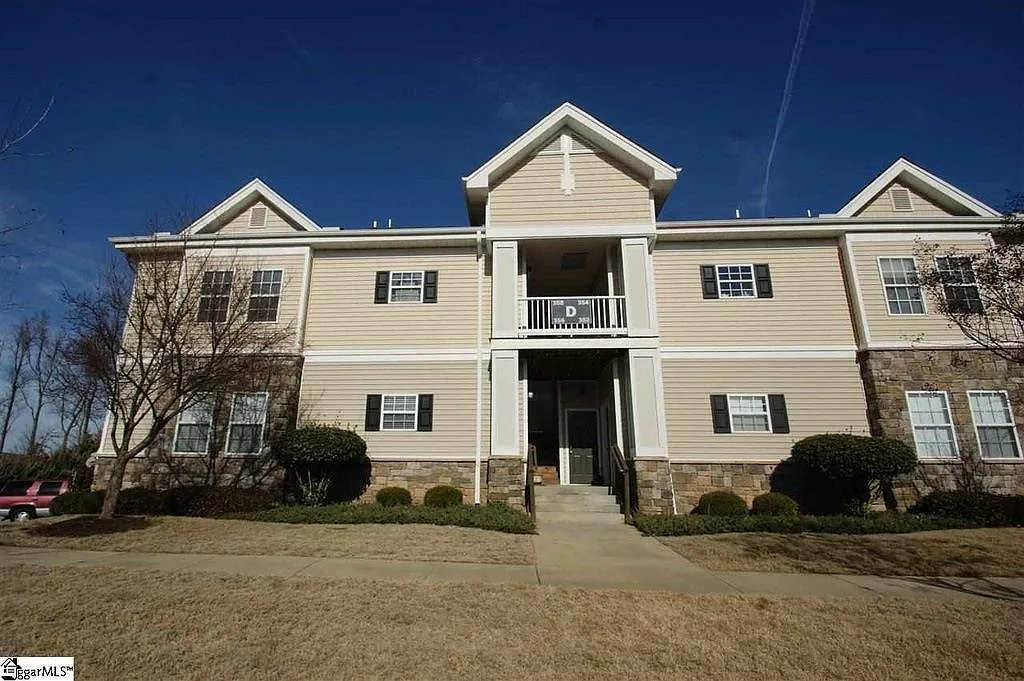 3 bed, 1475 sqft, $1,700 — Photo 1
