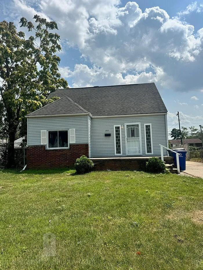 2071 Argyle Dr photo 1