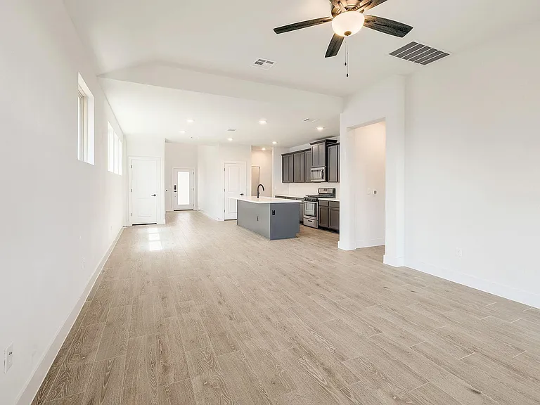 6111 Dumfries Ln — Photo 4