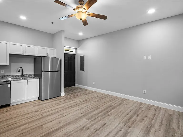 1801 S Staples St — Photo 11