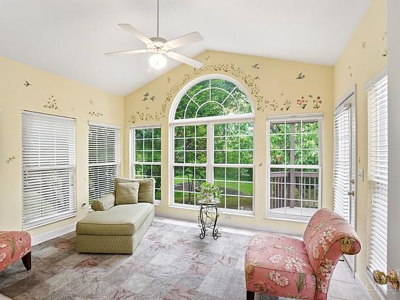 3rd image of 5594 Crestwood Dr