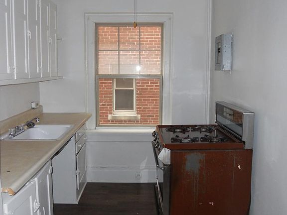 5th image of 217 Elmwood Ave APT 23