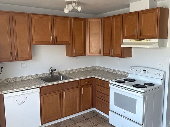 2nd image of 1612 Sycamore Dr APT 3