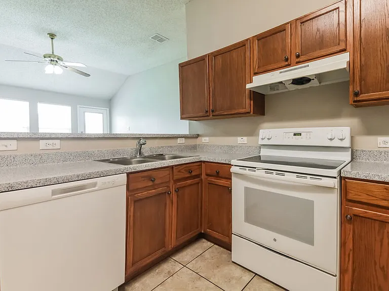 1108 Cumberland Dr — Photo 9