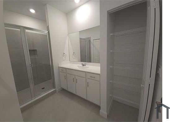 2nd image of 321 SE Crossoak Ln