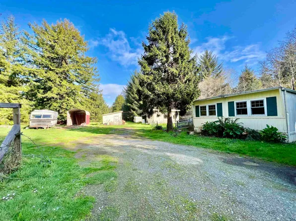 300 Parkview Ln, Crescent City, CA 95531