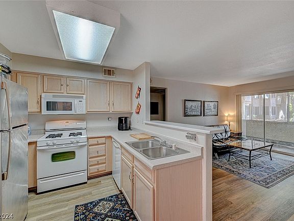 5th image of 3190 Tarpon Dr Unit 101