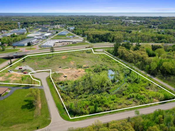 341 Badger Ct, Oconto, WI 54153