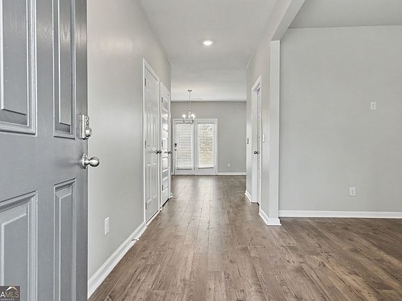 5th image of 19 White Spruce Way