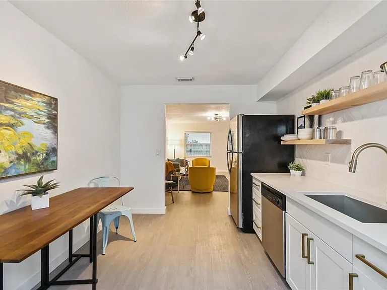 6422 S Adelia Ave — Photo 5