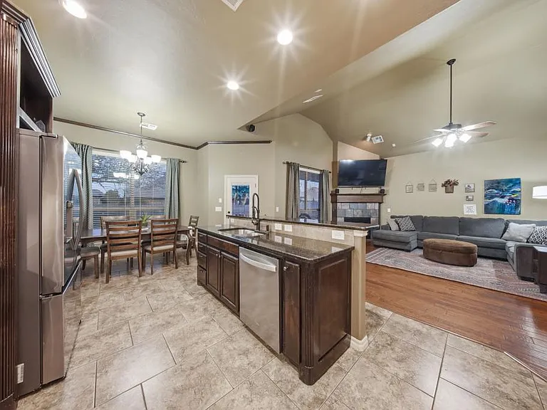 2425 Glenmere Dr — Photo 9