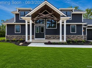 101 Marion Meadows Dr, Howell, MI 48843