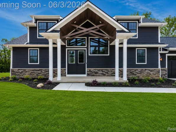 101 Marion Meadows Dr, Howell, MI 48843