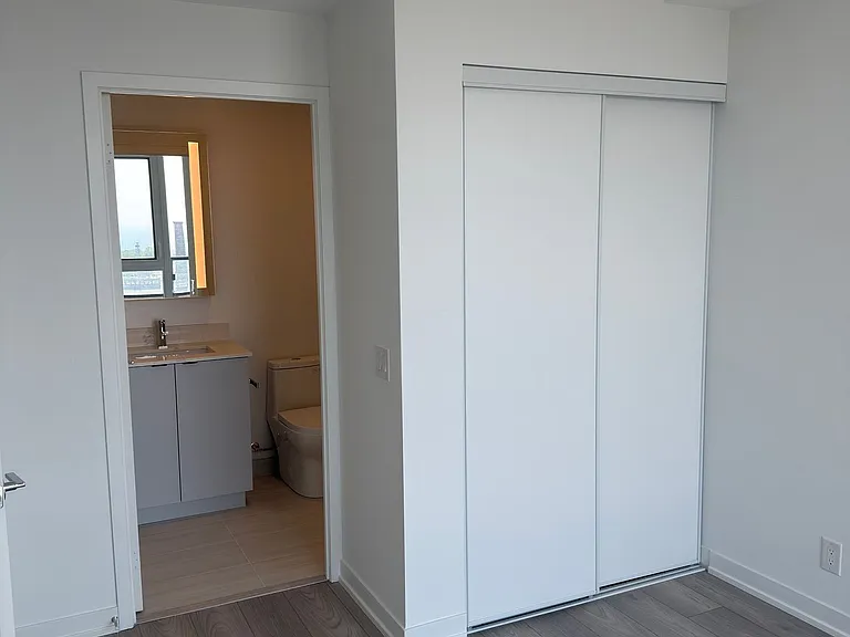 285 Dufferin St #1016 — Photo 11