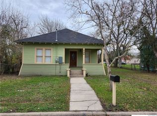 706 E Newman St, Cuero, TX 77954