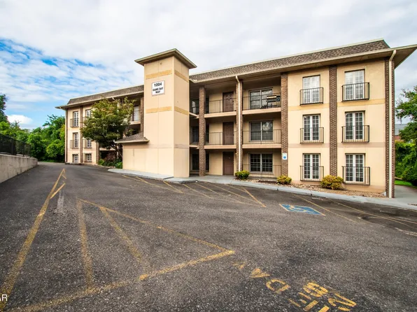 1004 Game Day Way APT 203, Knoxville, TN 37902