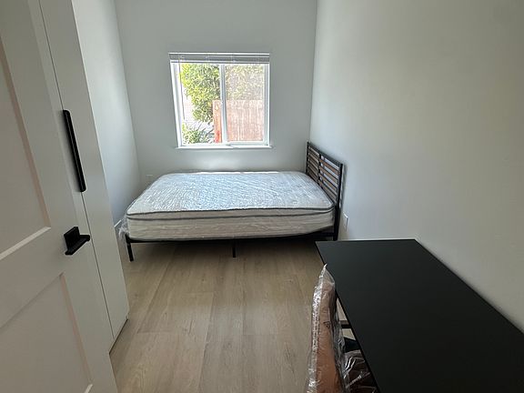 4th image of 2619 College Ave #D