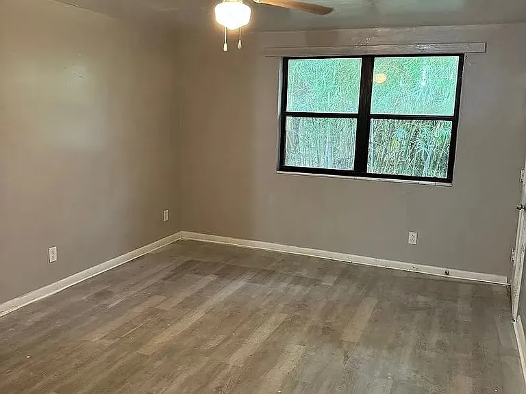 2984 Myra St #4 — Photo 9