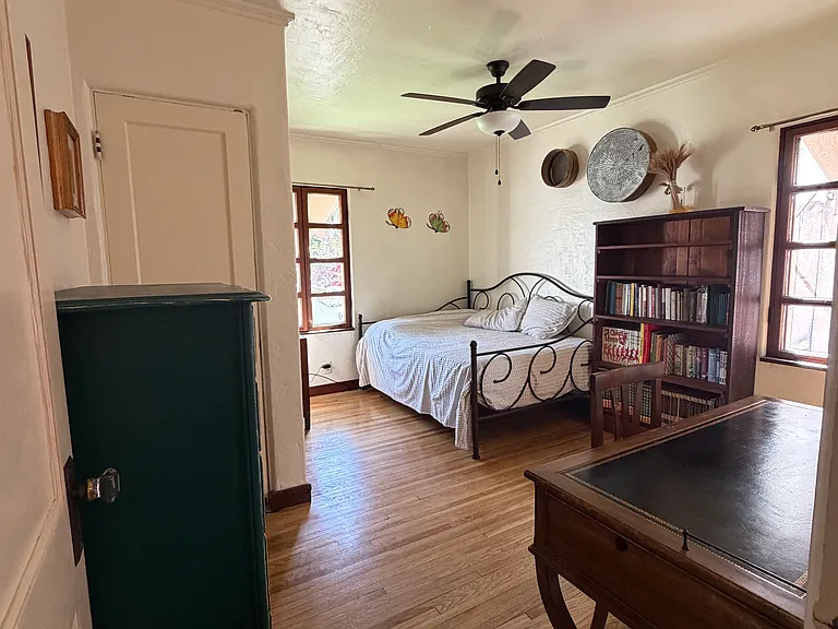 252 S Griffith Park Dr — Photo 17