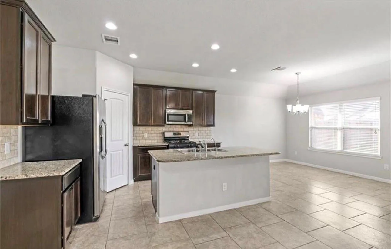 3 bed, 2.0 bath, 1751 sqft, $2,000 — Photo 3