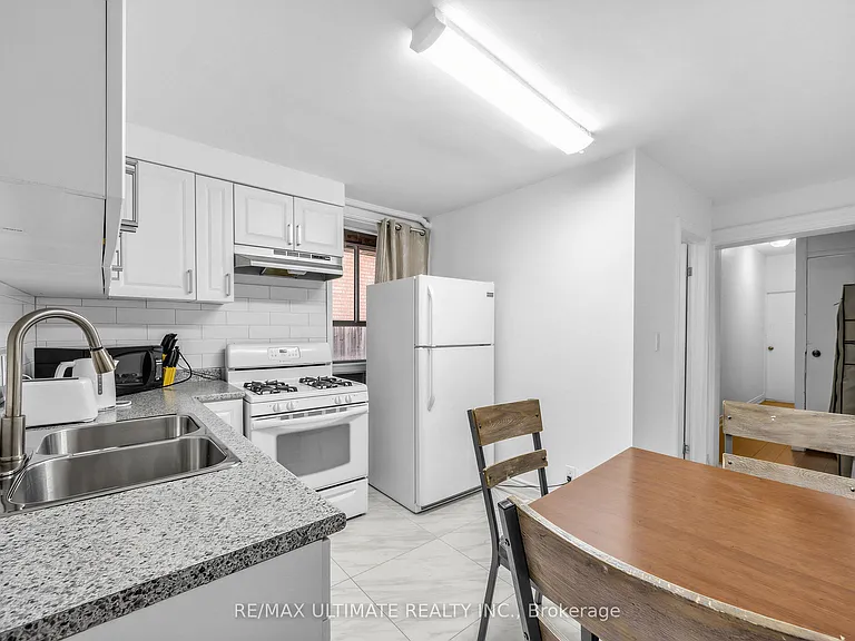 57 Shanly St #MAIN FLOOR — Photo 4