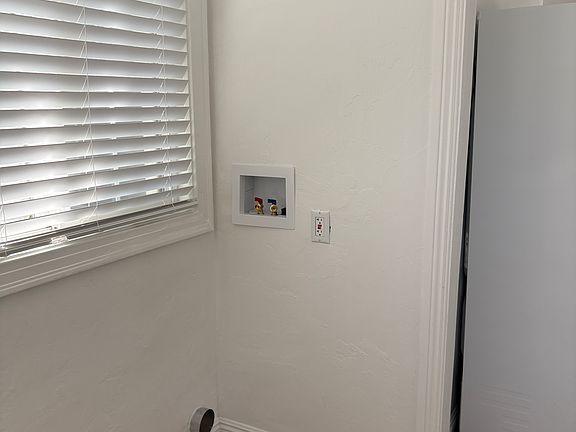 5th image of 810 Campus Ave #1