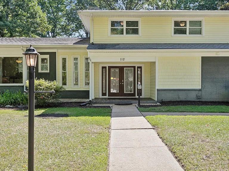 112 Leslie Dr — Photo 10