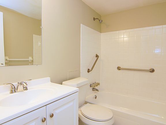 5th image of 14 Koehler Ave APT 1