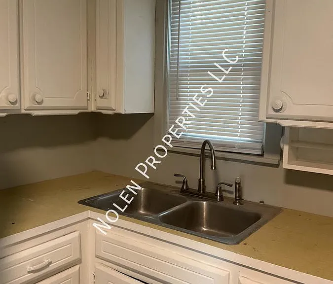 410 W Pine Ave — Photo 11