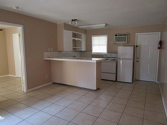 4th image of 208 University Ave APT 8