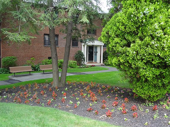 2nd image of 75 Beacon Hill Dr APT B21