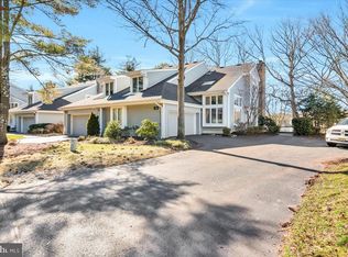 304 Sunshine Lakes Dr, Voorhees, NJ 08043