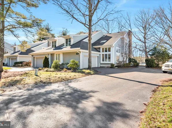 304 Sunshine Lakes Dr, Voorhees, NJ 08043