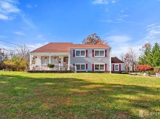 13 Roberts St, Kendall Park, NJ 08824