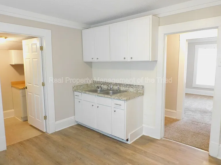 504 Oxford St — Photo 8