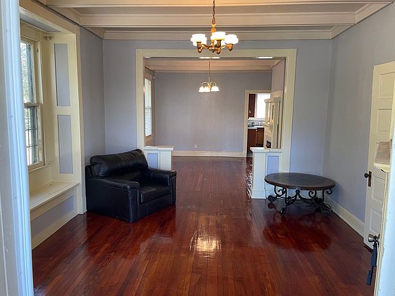 3rd image of 801 East Blvd