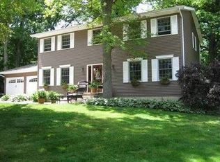 11 Timberwood Ln, Oglesby, IL 61348