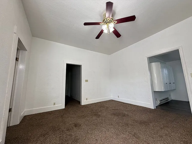 Commercial Street — Photo 15