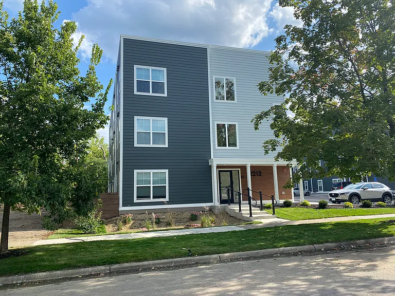 2212 W Stewart Ave #3 — Photo 15