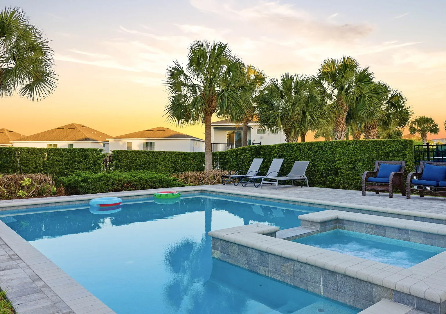 Family 5BR Retreat with Pool and Themed Bedrooms — Photo 2