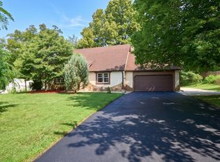 8104 Dakota Ln, Chanhassen, MN 55317