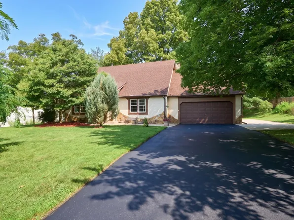 8104 Dakota Ln, Chanhassen, MN 55317