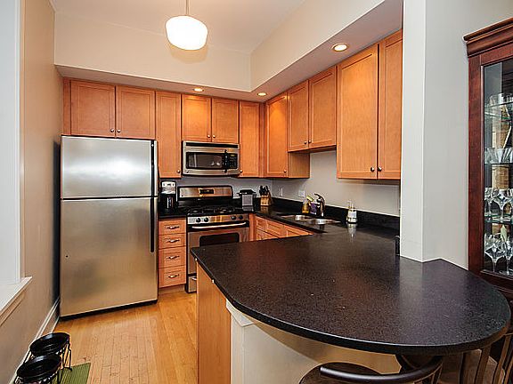 5th image of 1083 N Paulina St