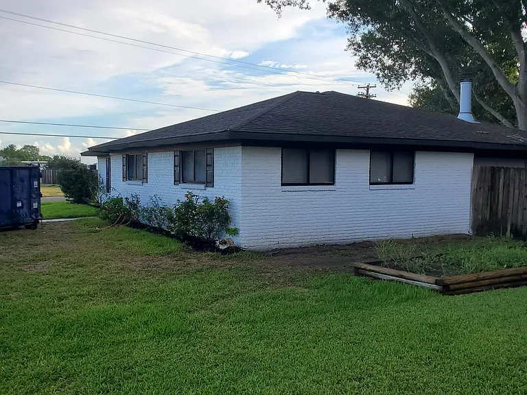 101 Lindsey Ave — Photo 17