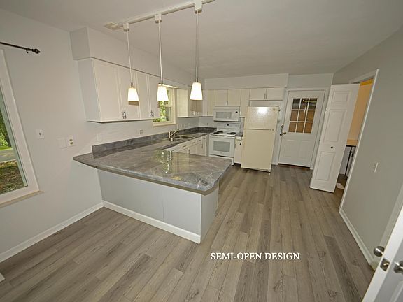 3rd image of 166 Ivy Brook Ln