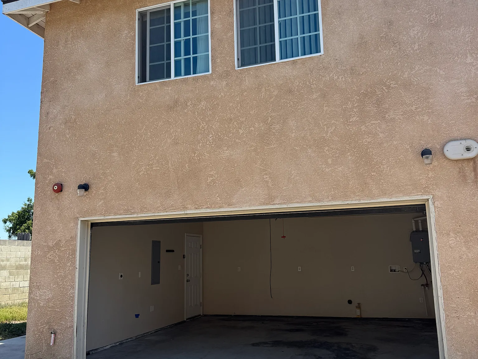 3 bed, 2.5 bath, 1800 sqft, $3,595 — Photo 2