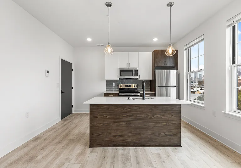 943 Washington Ave #306 — Photo 5