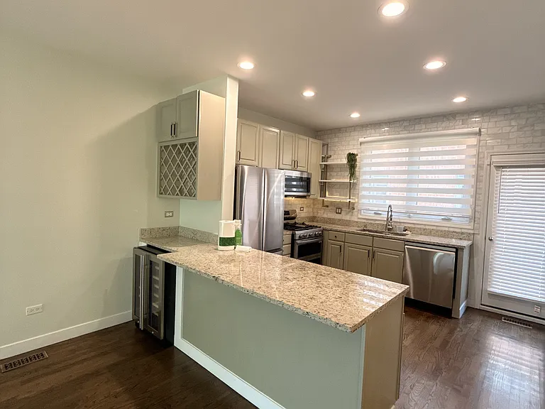 1835 W Oakdale Ave #C — Photo 11